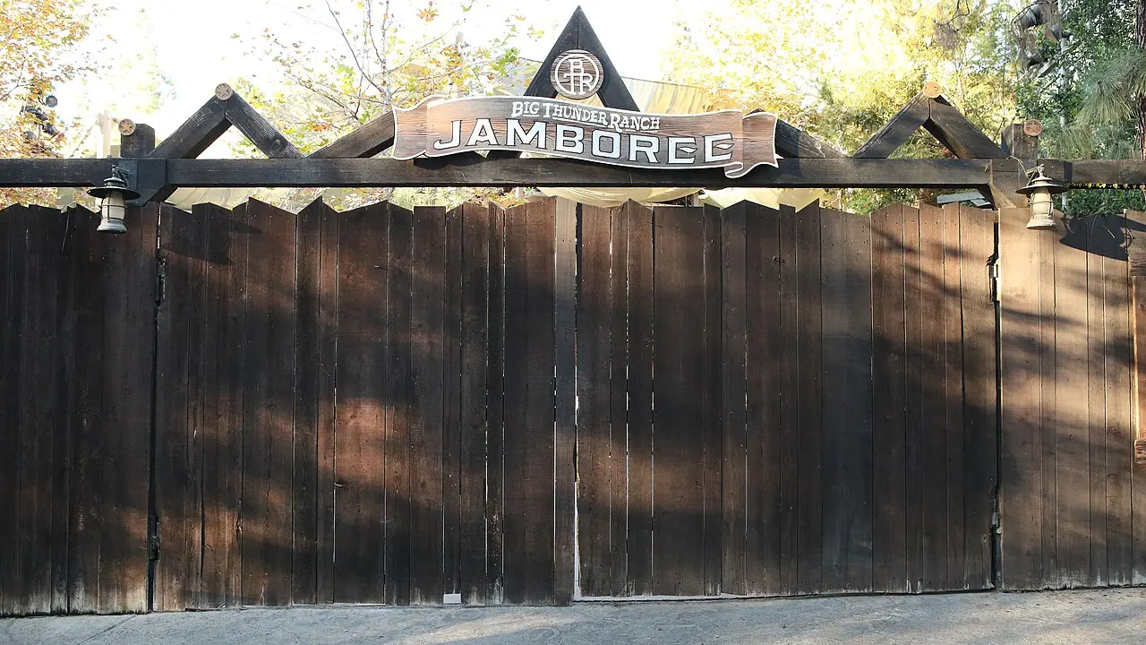 Wooden ranch entry gate